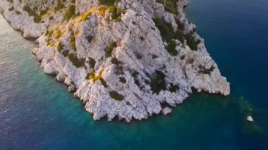 Bozukkale Körfezi 4K Video 'daki Antik Kale' nin Üzerinden Uçuş  