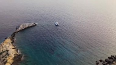 Katamaran Teknesi Rocky Körfezi 4K Hava Klibine giriyor