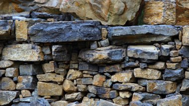 Yapım için İşlenmiş Taşlar Yığıldı