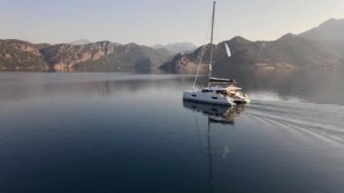 Boğaz 'da Yüzen Yelkenliler Grubu 4K satırında sipariş edildi