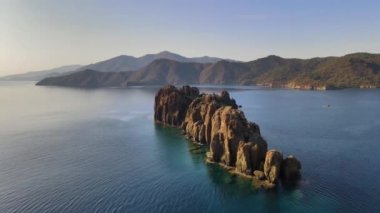 Türkiye 'deki Volkanik Keşif Adası 4K Video Uçuşu 