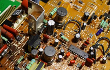 Bir Devre Tahtasındaki Elektronik Bileşenler En İyi Görünüm Stoku 