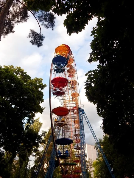 Rueda de la fortuna en el Luna Park — Foto de Stock