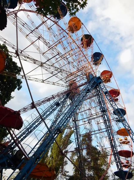 Rueda de la fortuna en el Luna Park — Foto de Stock