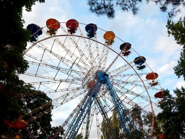 Rueda de la fortuna en el Luna Park —  Fotos de Stock