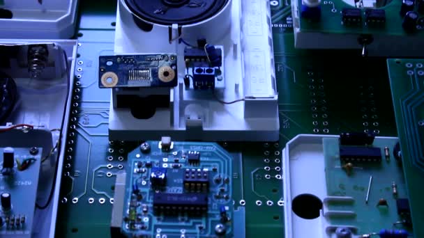 Placas eletrônicas com componentes de rádio close-up — Vídeo de Stock