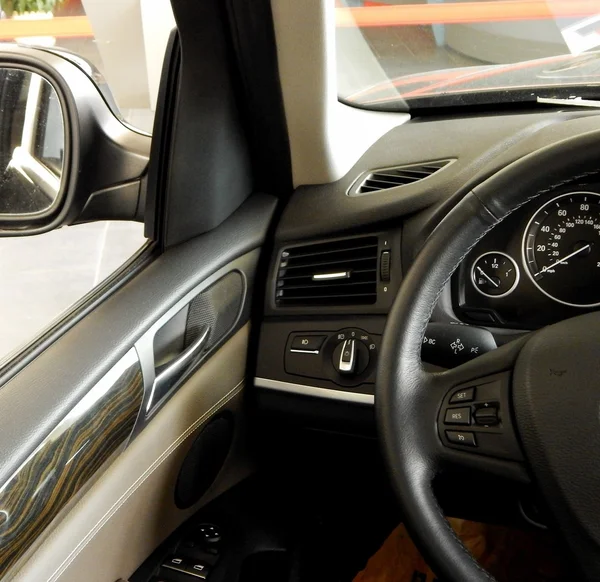 Leather upholstery and bullettproof glass in car interior detailed — Stock Photo, Image