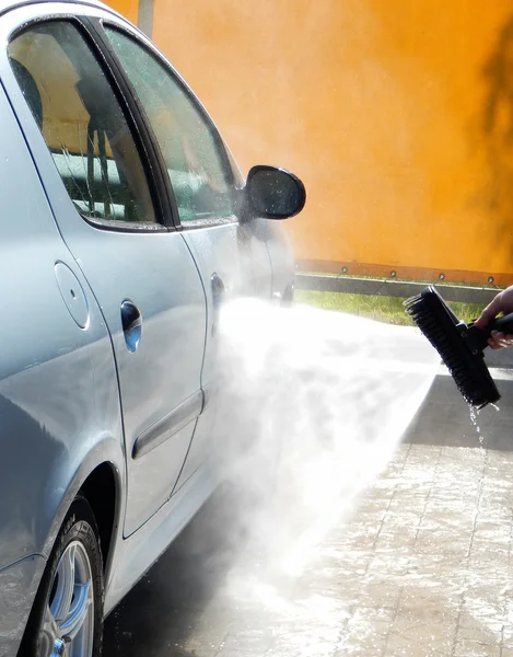 洗車中の高圧ジェット洗浄機 — ストック写真