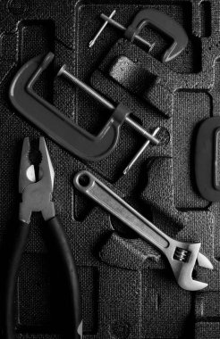 Plastik Tepside Marangozluk Araçlarının Dikey Tek Renkli Stok Fotoğrafı