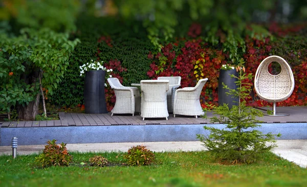 Muebles de mimbre en la zona de relax — Foto de Stock