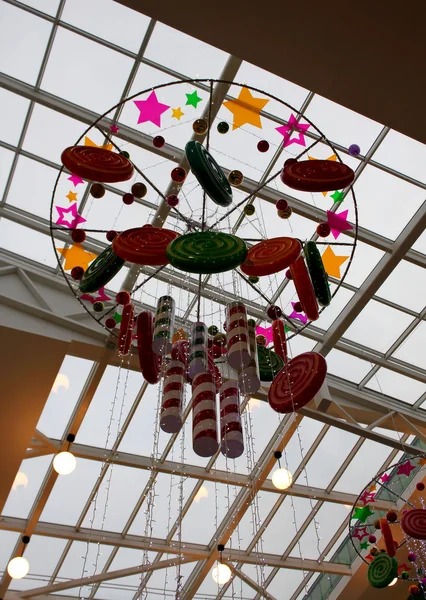 Snoep stijl decoraties voor de feestdagen in winkelcentrum — Stockfoto