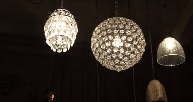 Işıklar mağazasında tavan lambaları