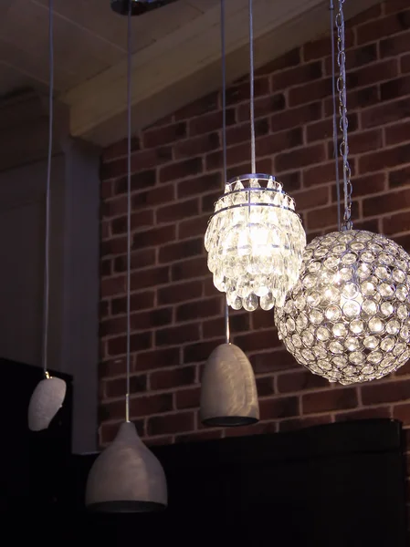 Işıklar mağazasında tavan lambaları