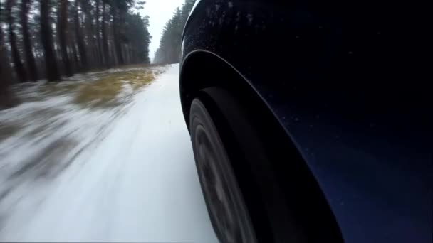 Extrémní jízda auto na Zimní silnici palubní kamera