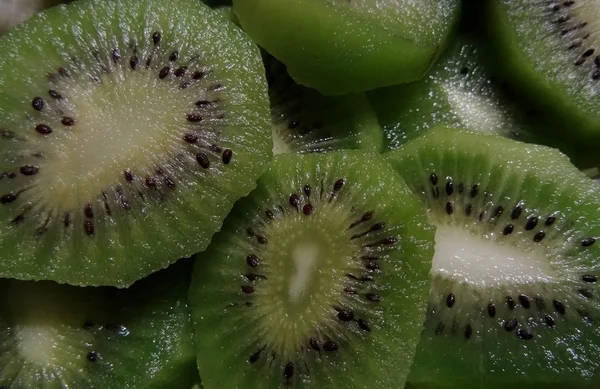 Kiwi fructe într-o textură de închidere tăiată fundal — Fotografie, imagine de stoc