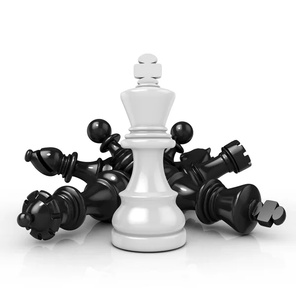 Rei branco em pé sobre peças de xadrez preto caído, isolado no fundo branco — Fotografia de Stock