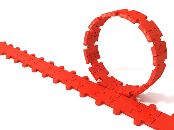 Puzzle czerwony pierścień obrotowy nad zagadka łańcucha, na białym tle — Zdjęcie stockowe