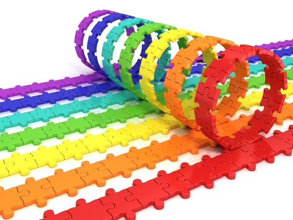 Kolorowe puzzle pierścień obrotowy nad zagadka łańcucha, na białym tle — Zdjęcie stockowe