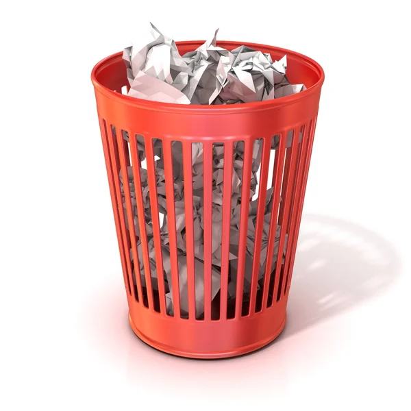 Cubo de basura rojo, lleno de papel arrugado. Aislado sobre fondo blanco — Foto de Stock