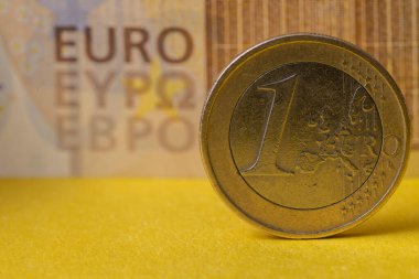 200 avroluk banknota karşılık Euro madeni para