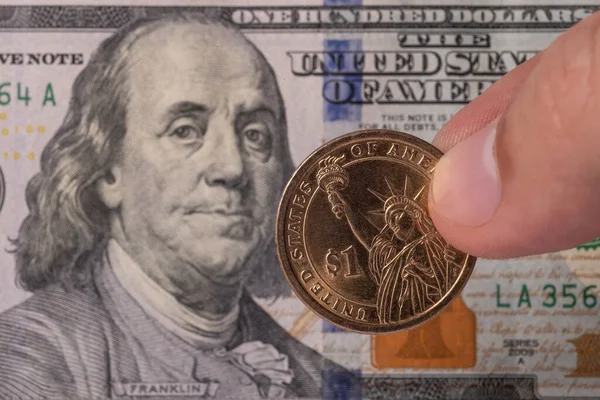 Münze Wert Von Einem Amerikanischen Dorllar Vor Dem Hintergrund Eines — Stockfoto