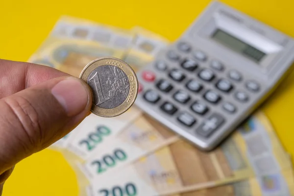 Euro Coin 200 Euro Bills Calculator — Stock Photo, Image