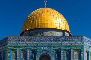 Kaya Camii 'nin Kubbesi ünlü bir mimari anıttır. Bina 691 yılında inşa edildi ve İslam 'ın ana tapınaklarından biri olarak kabul ediliyor. Burası dünyanın her yerinden Müslümanlar için bir hac yeri..