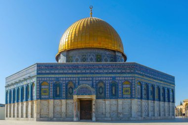 Kaya Camii 'nin Kubbesi ünlü bir mimari anıttır. Bina 691 yılında inşa edildi ve İslam 'ın ana tapınaklarından biri olarak kabul ediliyor. Burası dünyanın her yerinden Müslümanlar için bir hac yeri..