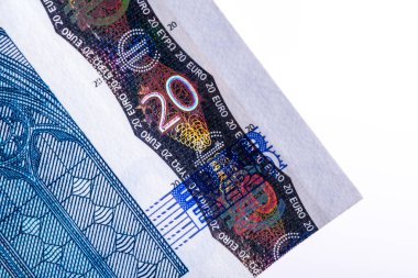 Beyaz bir arkaplanda Avrupa banknotunun bir parçasına hologramlar ve güvenlik görüntüleri