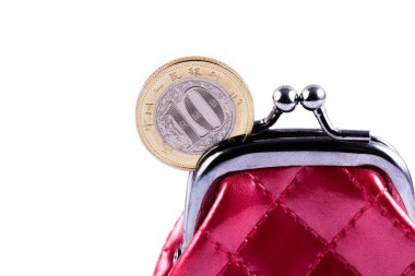 Beyaz arka planda kırmızı minyatür cüzdanlı 10 Çin yuanı.