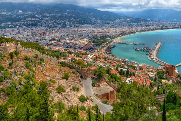 Uma Bela Vista Cidade Turca Alanya Porto Topo Montanha Onde — Fotografia de Stock