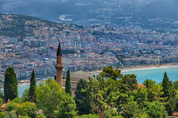 Minarete Cúpula Mesquita Fundo Antigo Bairro Cidade Turca Alanya — Fotografia de Stock