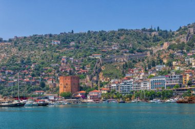 06.13.2021. Alanya, Türkiye. Türkiye 'nin Alanya kentindeki ortaçağ kalesine deniz manzarası