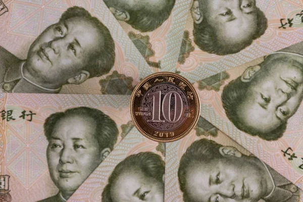 Rmb Coin Surrounded Fragments Yuan Notes Portrait Chairman Mao — Stock Photo, Image