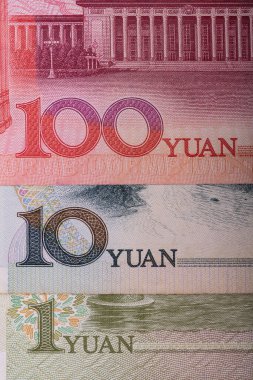 Banknotlar 1, 10 ve 100 Çin yuanı değerinde.