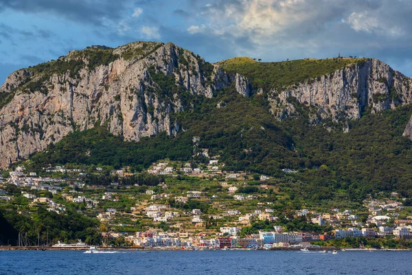 Penhascos Pitorescos Porto Marítimo Parte Costeira Ilha Resort Italiana Capri — Fotografia de Stock