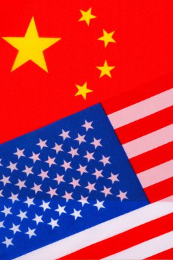 ABD ve Çin 'in devlet bayrakları.
