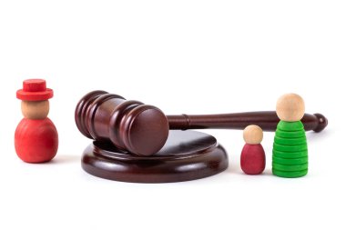 Aile boşanması ya da hakimin tokmağı ve insanların sembolik figürleriyle nafaka ödemeleri hakkında kavramsal bir hikaye.