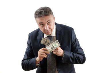 Takım elbiseli orta yaşlı bir adam 1 $ve 100 $tutuyor..