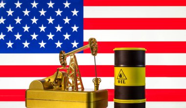 Amerikan bayrağının arka planında altın bir petrol pompası