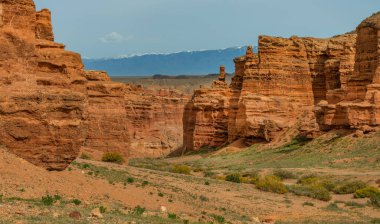 Güneydoğu Kazakistan 'daki Charyn Nehri Kanyonu' ndaki ünlü Kaleler Vadisi.
