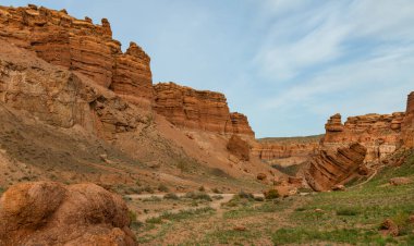 Güneydoğu Kazakistan 'daki Charyn Nehri Kanyonu' ndaki ünlü Kaleler Vadisi.