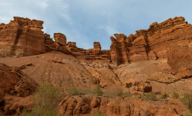 Güneydoğu Kazakistan 'daki Charyn Nehri Kanyonu' ndaki ünlü Kaleler Vadisi.