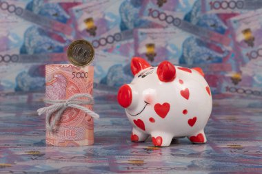 5000 Kazakistan banknotuna karşılık 10.000 tenge banknot.