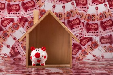 Çin 'deki gayrimenkuller hakkında kavramsal bir hikaye, sembolik bir ev ve 100 Çin Yuan' lık banknota karşı bir kumbara içeriyor..