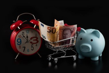 50 İngiliz sterlini ve 50 euro banknotlar