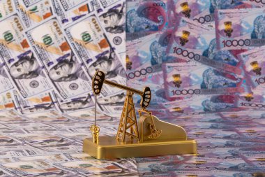 10.000 Kazakistan tenjanı ve 100 Amerikan Doları 'na karşılık minyatür bir yağ pompası..