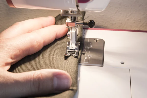 Процес шиття в фазі вишивання — стокове фото