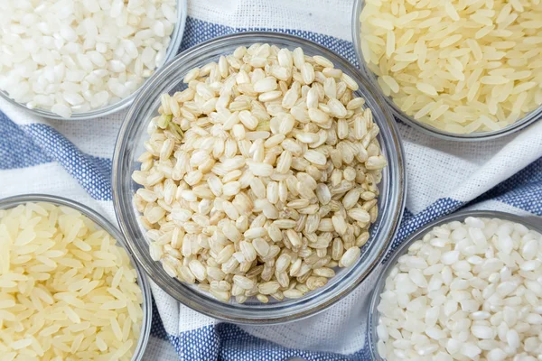 Tres tipos de arroz crudo —  Fotos de Stock