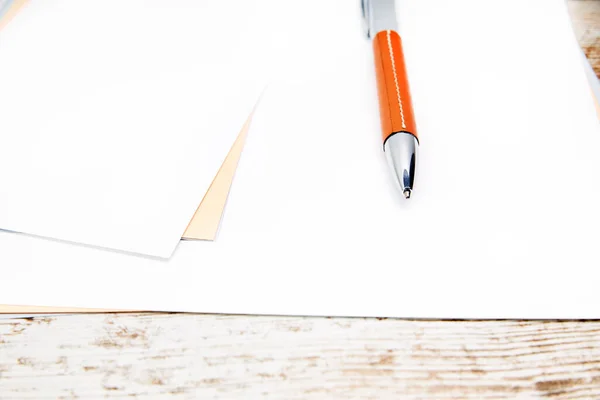 Pluma Una Hoja Papel Blanco Con Espacio Para Copiar Escriba —  Fotos de Stock